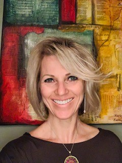 Dora has a unique background of being a full-time corporate employee, entrepreneur, and a mom.